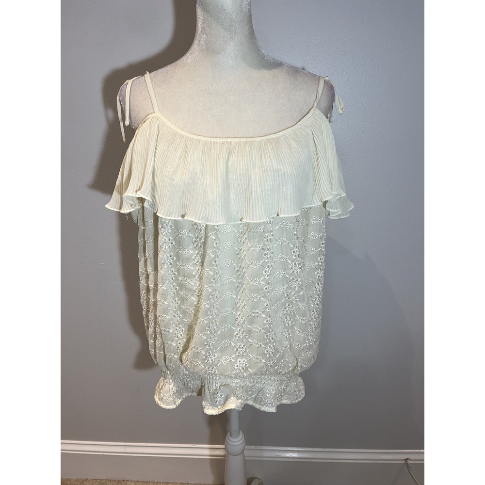 Hazel boutique Off The Shoulder White Lace Top Size Medium Eyelet‎